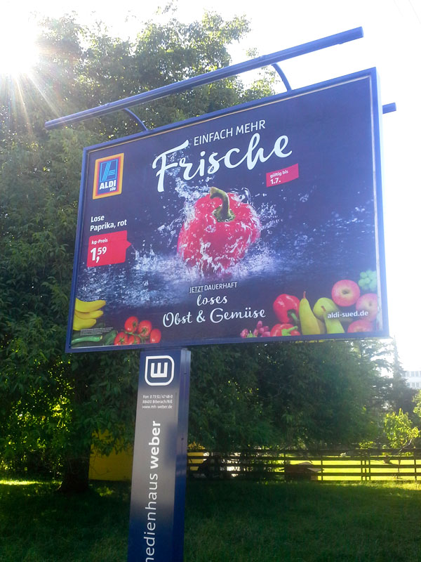 Plakatwerbung Aldi auf einem City Star Board