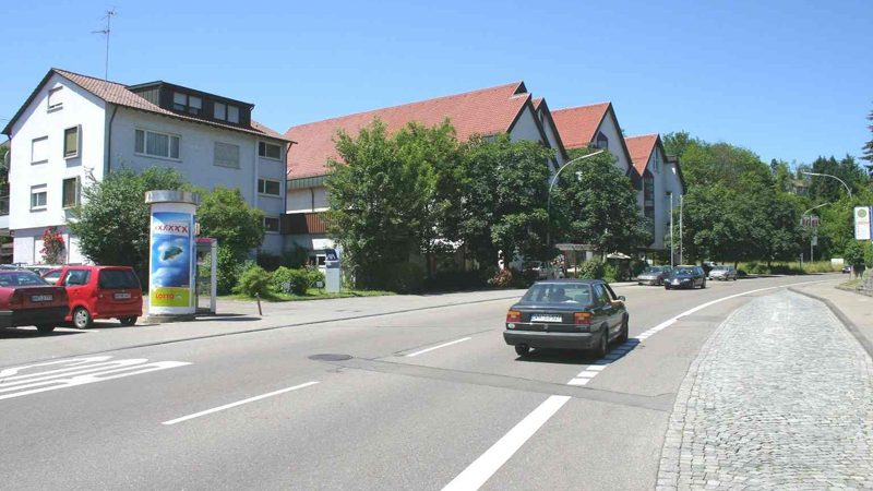 Attraktive Ganzstelle am Parkplatz