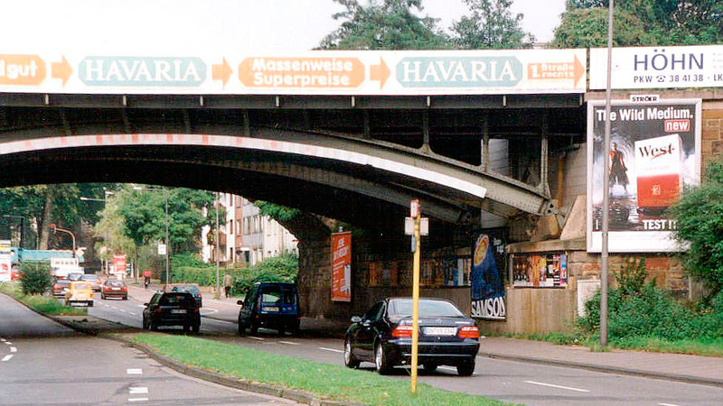 Sondergroßfläche an einer Brücke