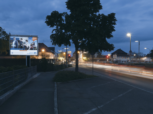 Edles, beleuchtetes City Star Board an einer Straße